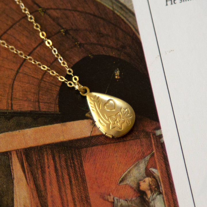 Vintage Small Teardrop Locket Necklace
