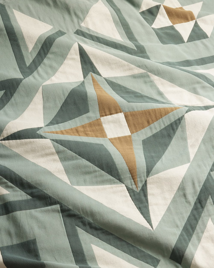 Quilted Star Matelassé Coverlet - Shale